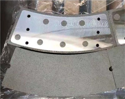 Pelat gesekan untuk mesin minyak bumi